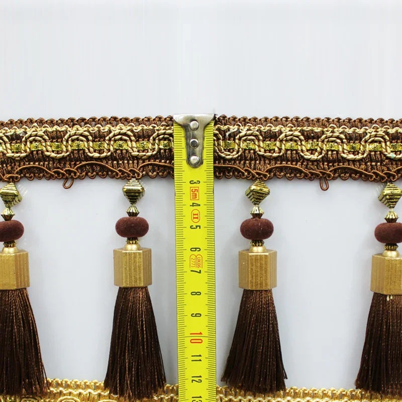 ruban brodé pompons rouge doré classique élégant blanc marron gris décoration artisanal bricolage