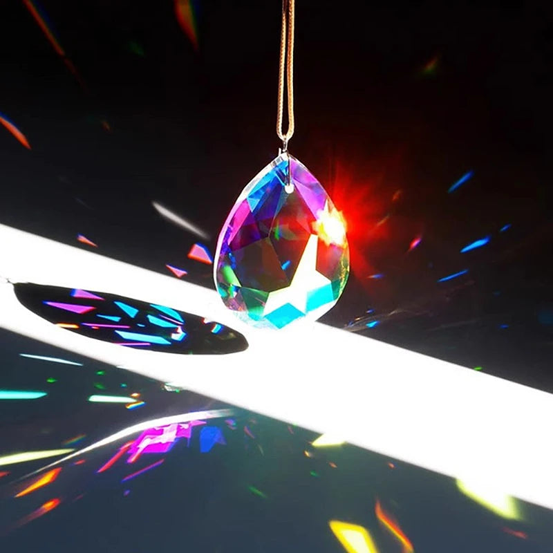 pendentif multicolore facettes géométriques transparent moderne chaîne métalliqueextérieur attrape soleil ornement décoration jardin