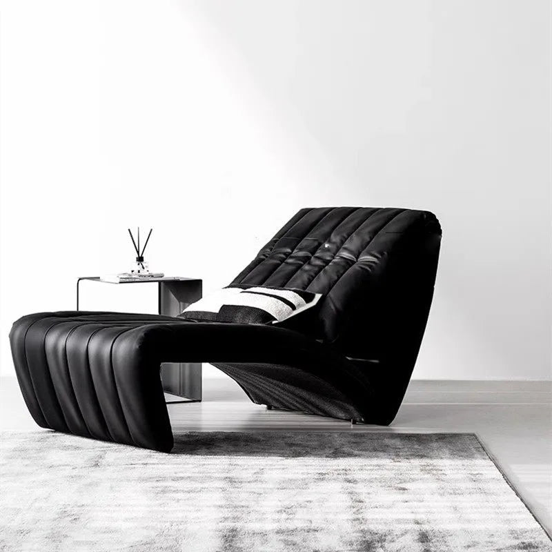 fauteuil contemporain cuir noir repoussé coussin blanc rayures canapé minimaliste maison salon italien