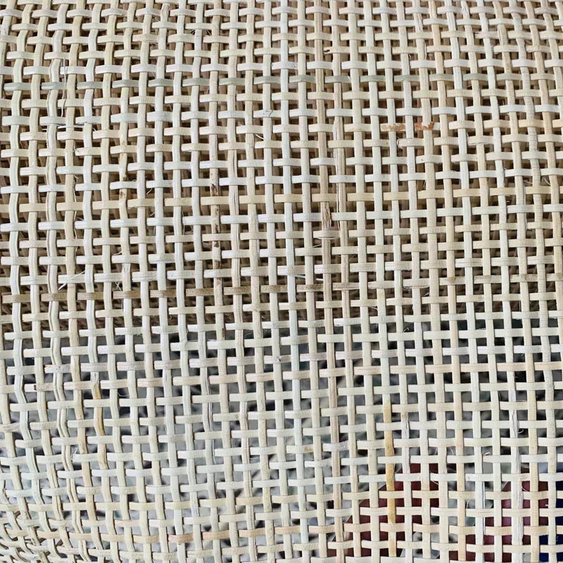 Personnalisation d'une tête de lit avec du rotin artisanal