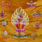drapeau tibétain decoratif motifs bouddhistes rouge jaune franges multicolores opacite variable traditionnel