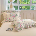 coussin floral vintage coton beige rose vert bleu bordure frisée lit maison