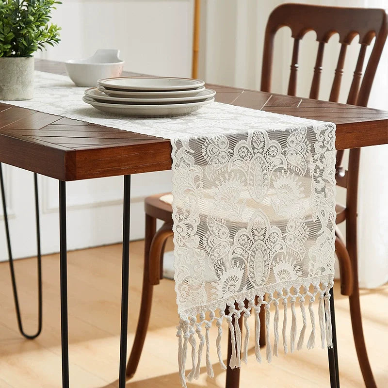 chemin table blanc broderie florale classique décoration table mariage maison rustique