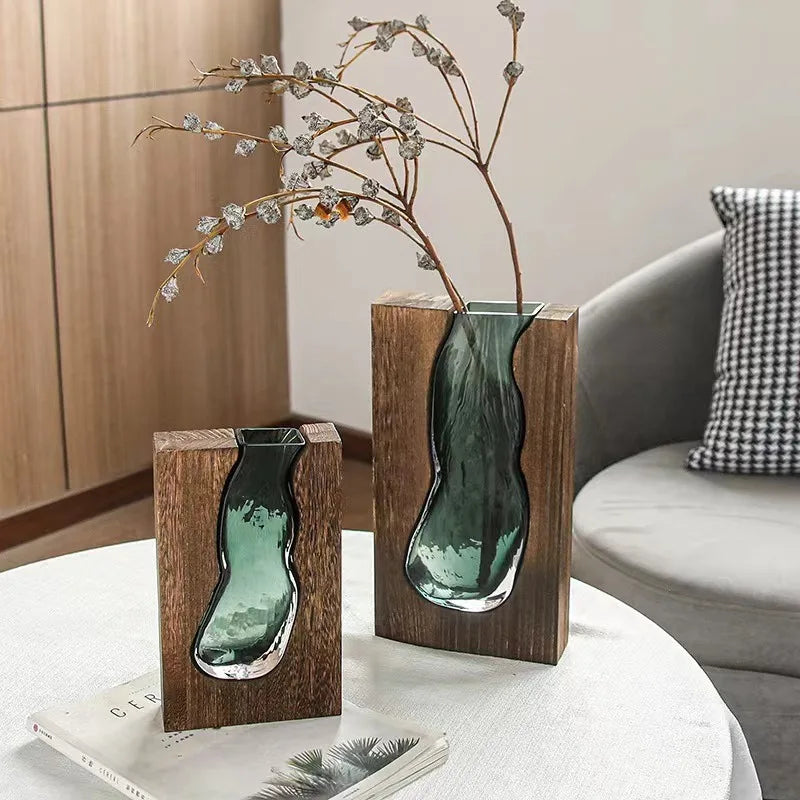 vase vert verre semi transparent bois naturel moderne artisanal table decoration