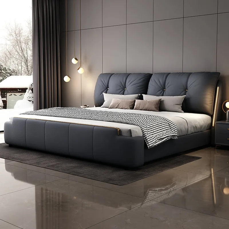 lit moderne tête lit capitonnée blanc crème oreillers couverture carreaux