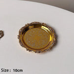 assiettes decoratives argent doré ornements floraux geometriques classiques table dessert bijoux