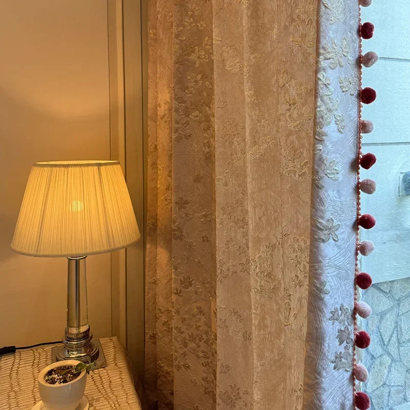 rideau floral classique opaque pompons beige clair beige foncé maison