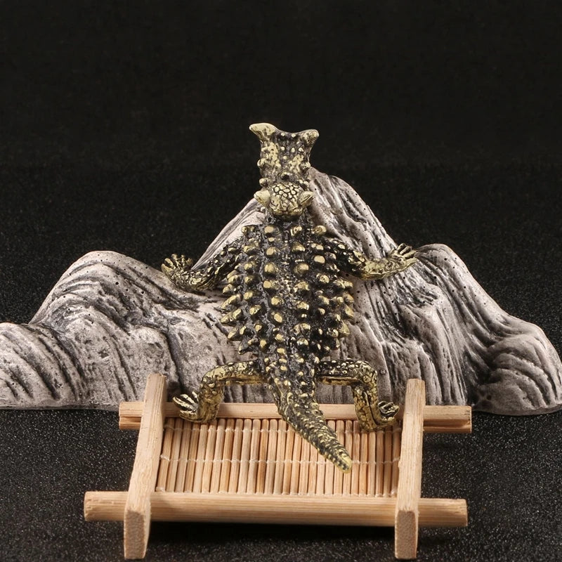 statuette lézard or noir texturée épines décorative animalier cuivre antique table