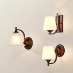 lampe murale classique bronze foncé abat jour blanc verre opaque éclairage intérieur ambiance chambre