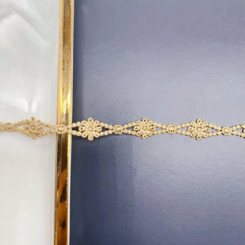 ruban dentelle doré motifs floraux 10mm largeur 1cm classique élégant tissu polyester opaque textiles