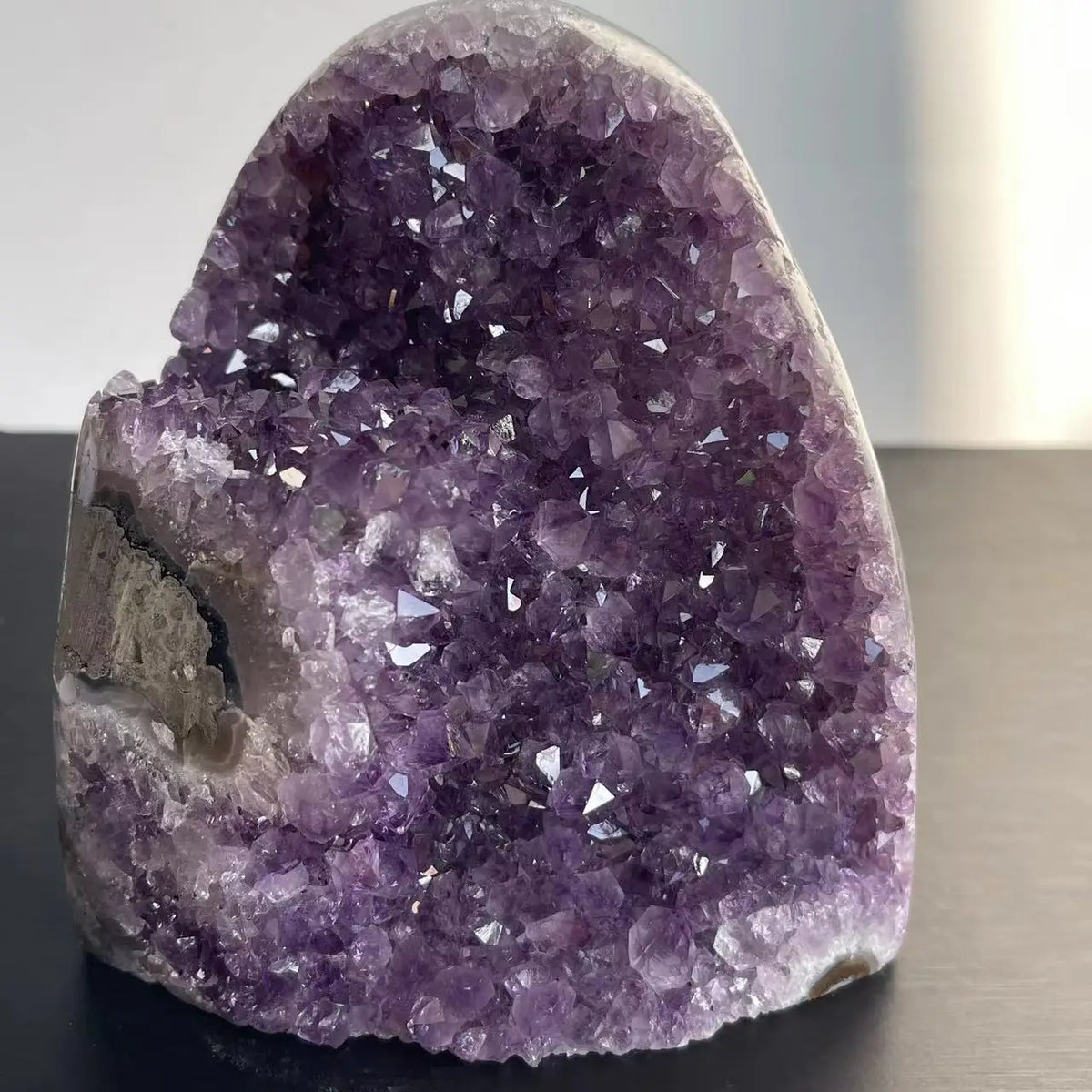 géode quartz améthyste naturelle pierre feng shui décoration maison cristaux violets gris