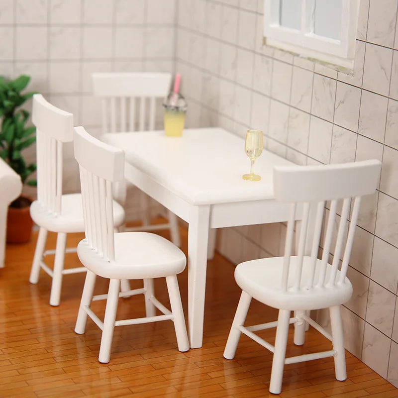 meubles miniatures maison poupée table chaises blancs portraits plantes classiques