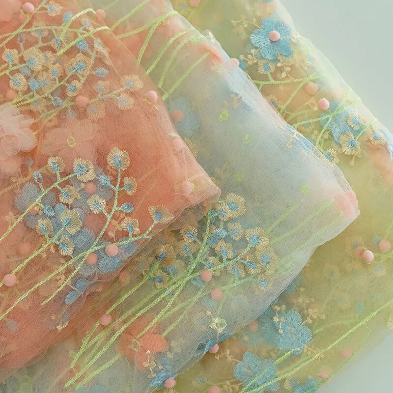 tissu brodé 3d fleurs relief dorées polyester translucide rose bleu vert rouge matériaux bricolage