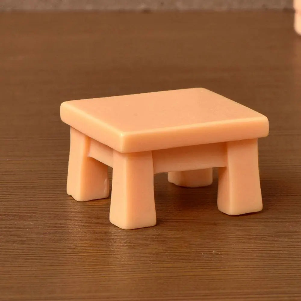 figurines chats résine miniature table deco maison blanc taches colorées opaques erotique