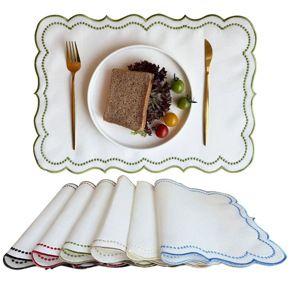 serviettes table classiques brodées points décoratifs bordure ondulée blanc bleu rouge vert respectueux environnement