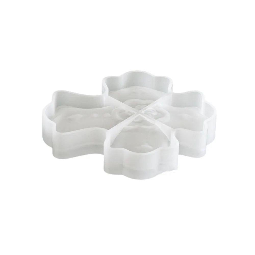 moule gâteau forme trèfle motif floral couvercle ondulé blanc rose pâle gris clair décoration