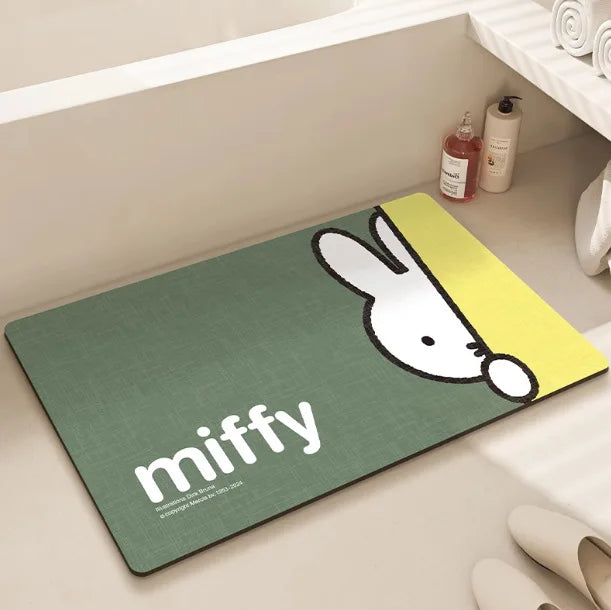 tapis bain dessin animé lapins gris jaune vert bleu rayures enfantin absorbant