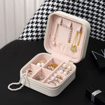 boîte bijoux velours noir moderne zip boucles doreilles pendentifs bagues élégante