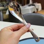 cuillère argentée texture martelée moderne desserts fruits cuisine domestique