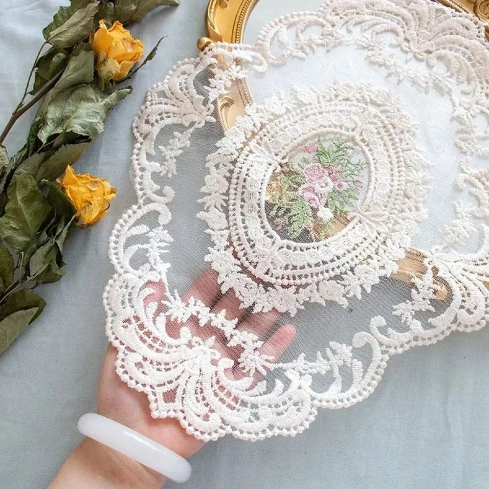 serviette table brodée dentelle florale blanc rose pâle vintage romantique tissu anti brûlure table