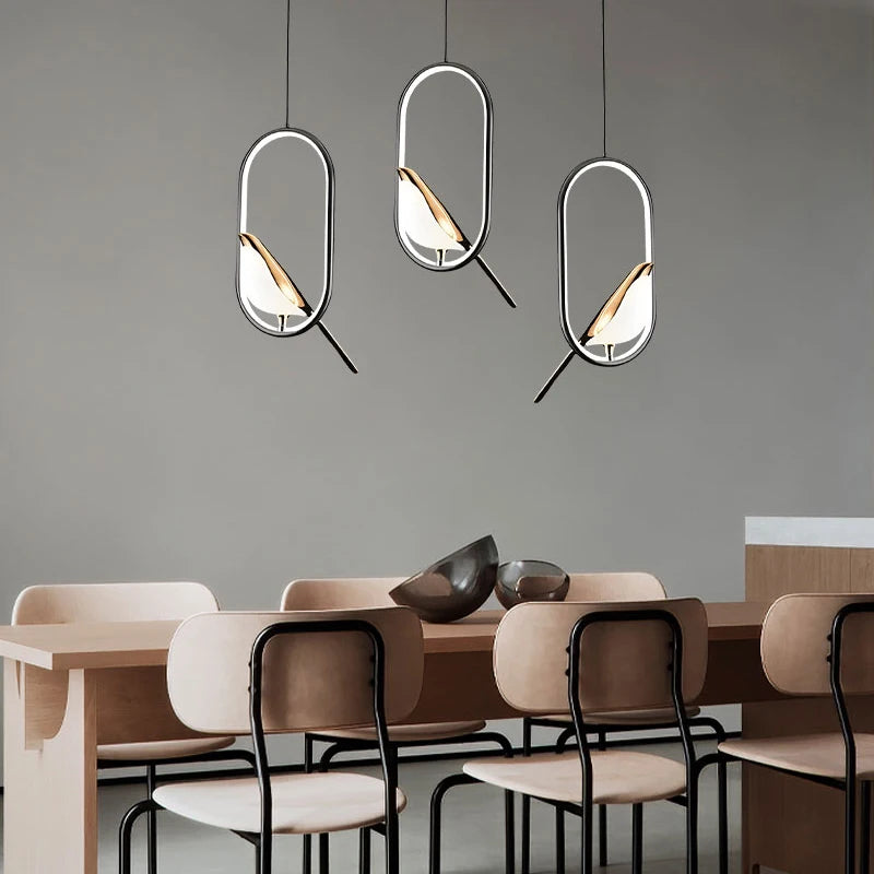 Suspension lumineuse ovale contemporaine oiseau noir doré salon chambre