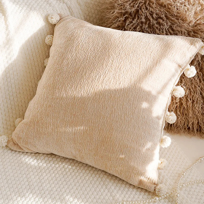 housse coussin décorative motif floral beige marron texture douce canapé lit salon moderne élégant