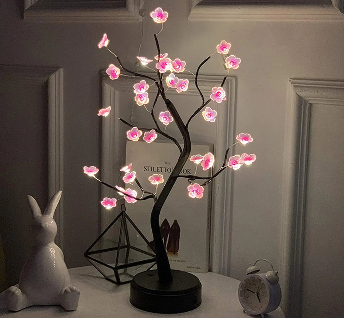 arbre artificiel lumineux veilleuse usb led base circulaire noir rose clair moderne minimaliste
