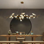 Suspension lumineuse moderne oiseaux transparents branches dorées fleurs blanches led verre chrome poli chambre