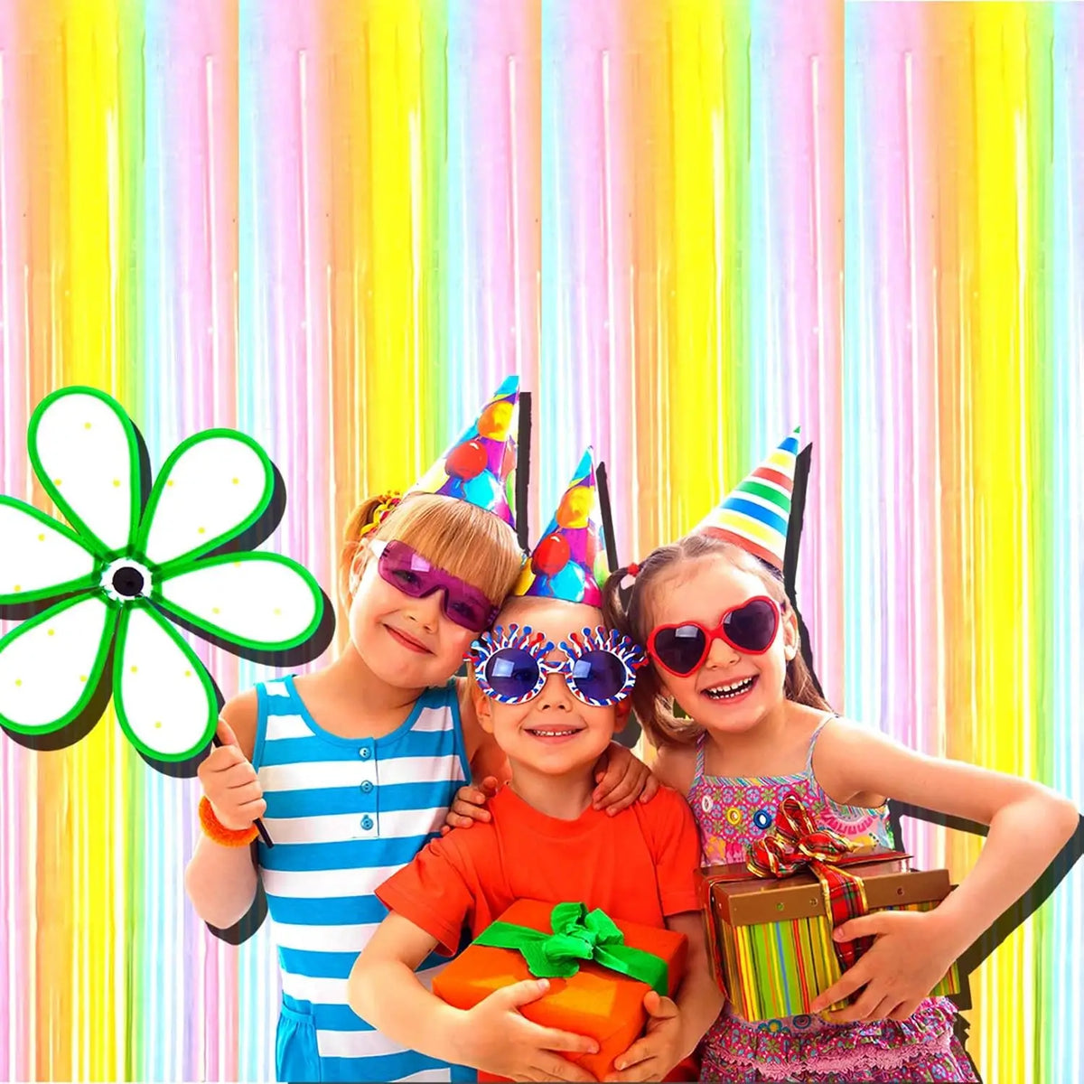 rideau festif arc ciel semi transparent lames verticales motifs joyeux anniversaire mariage