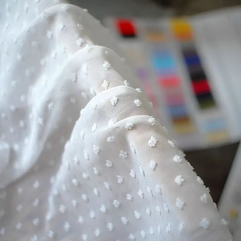 tissu blanc décoratif motif floral petit motif textile polyester couture robe décoration