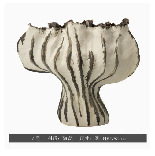 vase moderne porcelaine rose pâle ondulé décoration maison salon arrangement floral