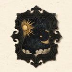 cadre mural baroque noir lune soleil étoiles nuages ornements floraux chambre adulte déco gothique