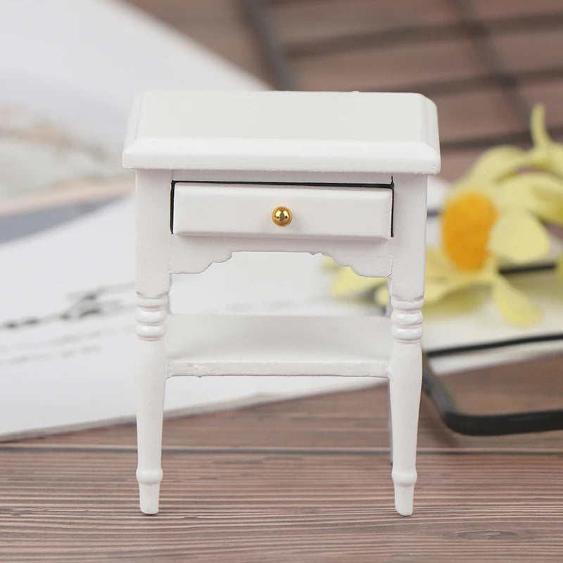 meuble miniature armoire verre transparent classique porte tiroir pieds sculptés blanc marron clair finition