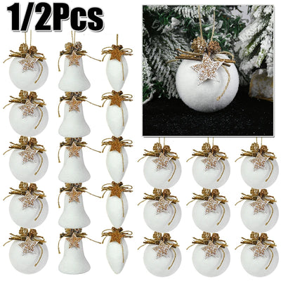 Boule de Noël flocon de neige blanche sur sapin