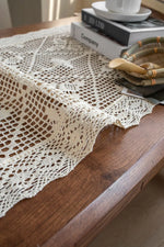 chemin table dentelle beige classique maison coton polyester livres tasses magazines