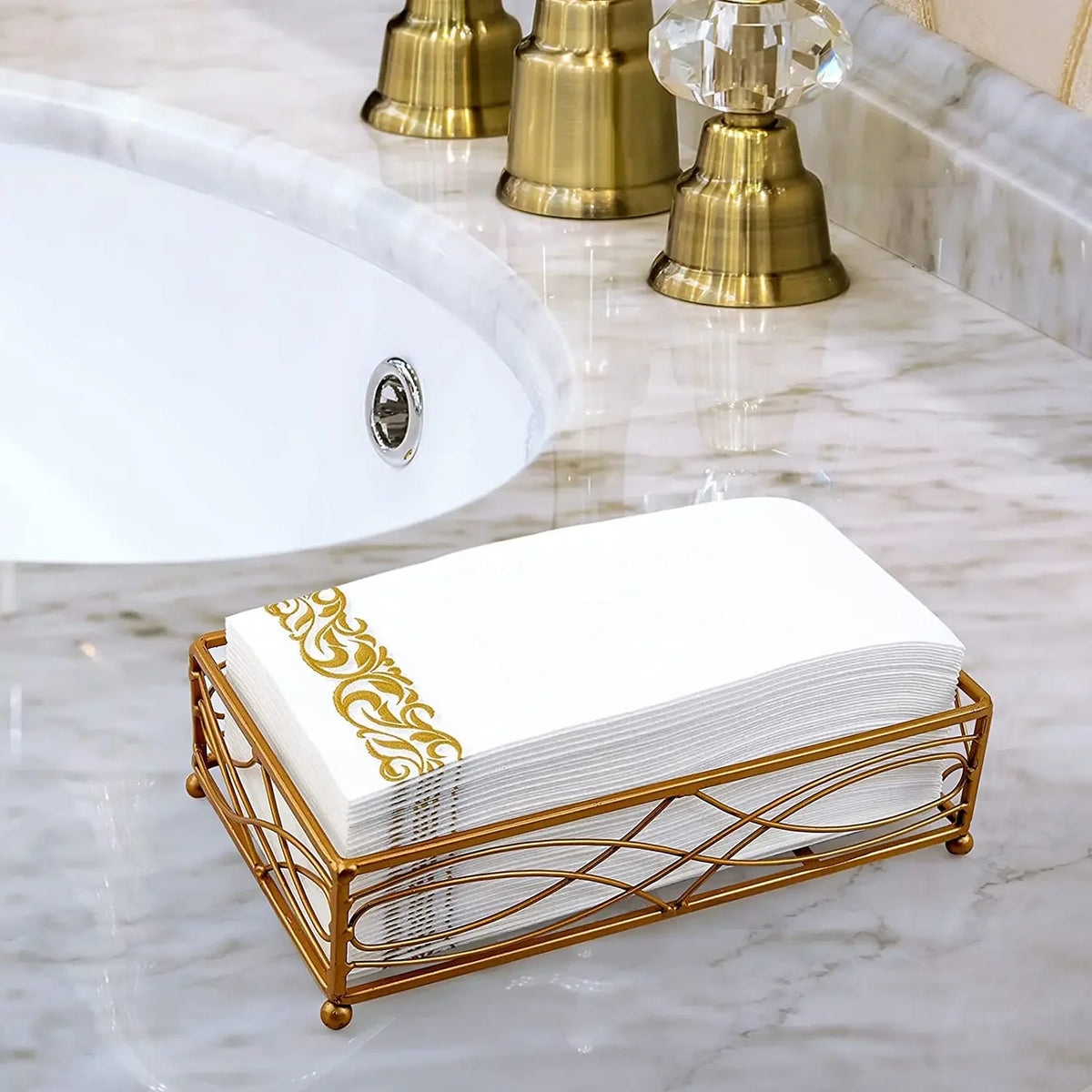 serviettes papier blanc or motif doré bordure classique salle bain événement festive