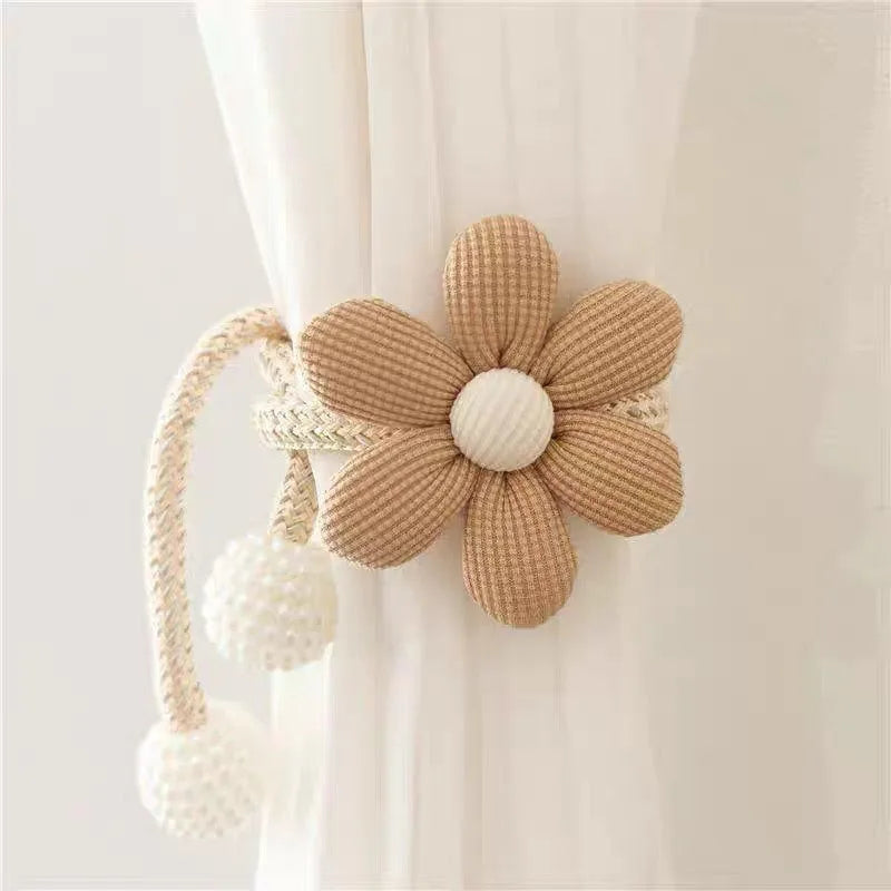 accessoires rideaux bohèmes fleurs relief corde tressée pompons beige clair marronclair chambre salon decoration