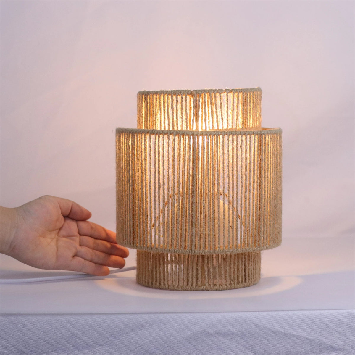 lampe murale moderne rotin beige légèrement transparente lignes verticales flux lumineux faible tension large