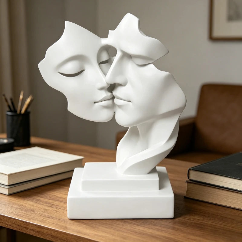 sculpture moderne deux visages enlacés blanc noir doré argenté minimaliste surface lisse socle