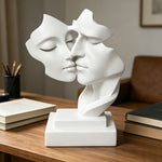 sculpture moderne deux visages enlacés blanc noir doré argenté minimaliste surface lisse socle