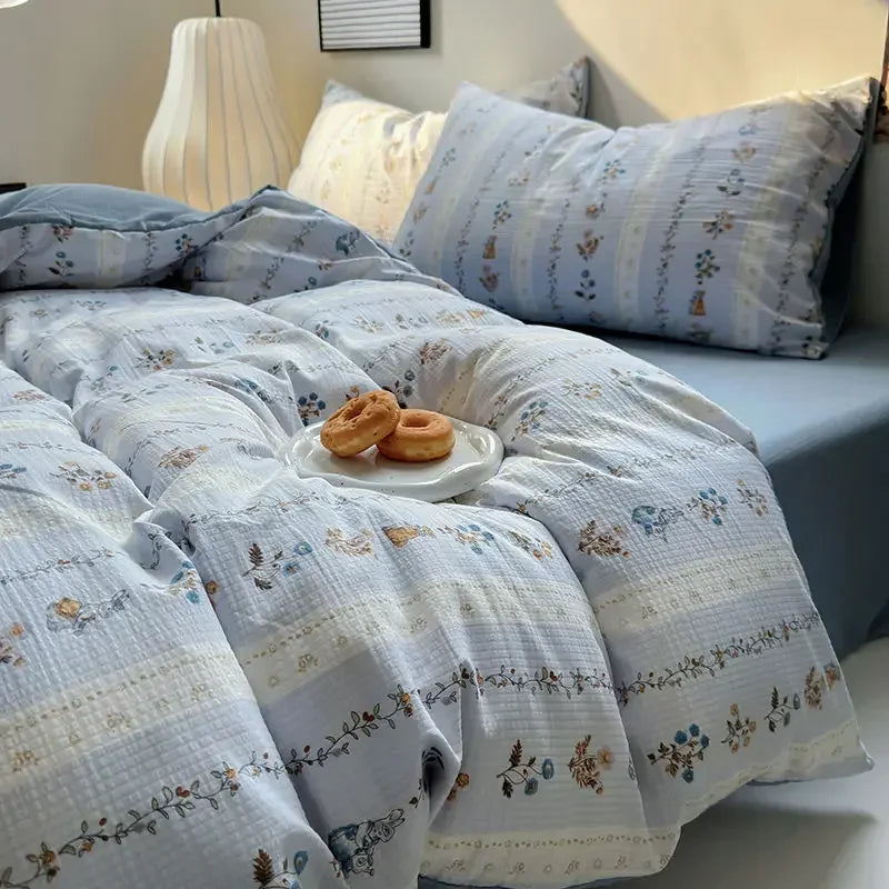 ensemble literie bleu motifs floraux bohème oreillers couverture taies d'oreiller texture lin froissé