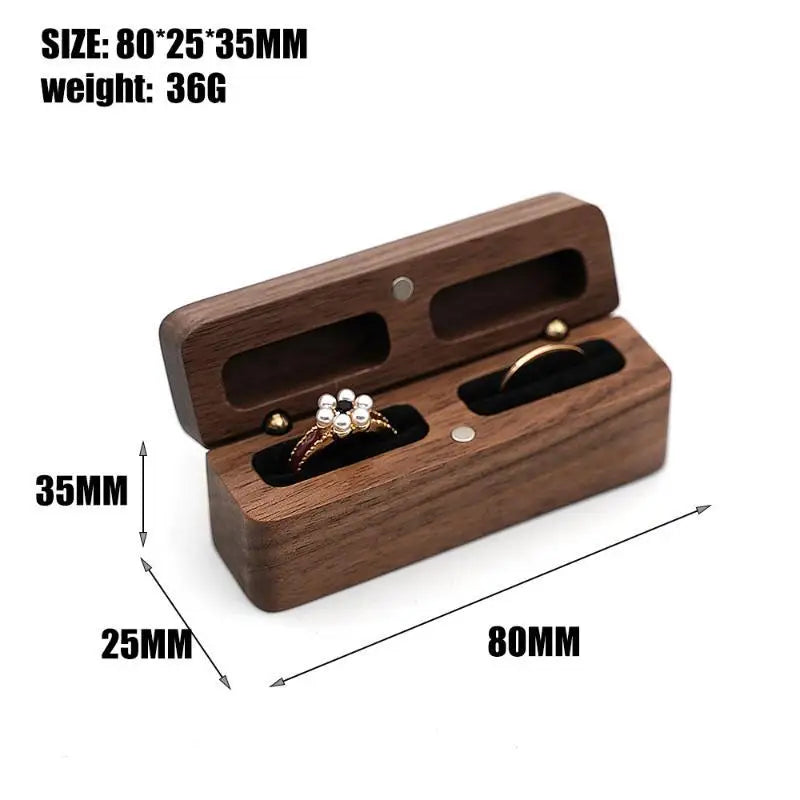 boîte rangement bijoux bois marron minimaliste anneaux or mariage quotidien