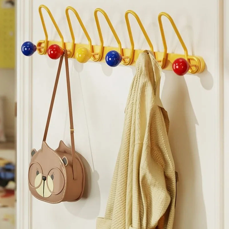 porte sacs mural moderne jaune rouge bleu brillant adhésif sacs motifs papillons chien