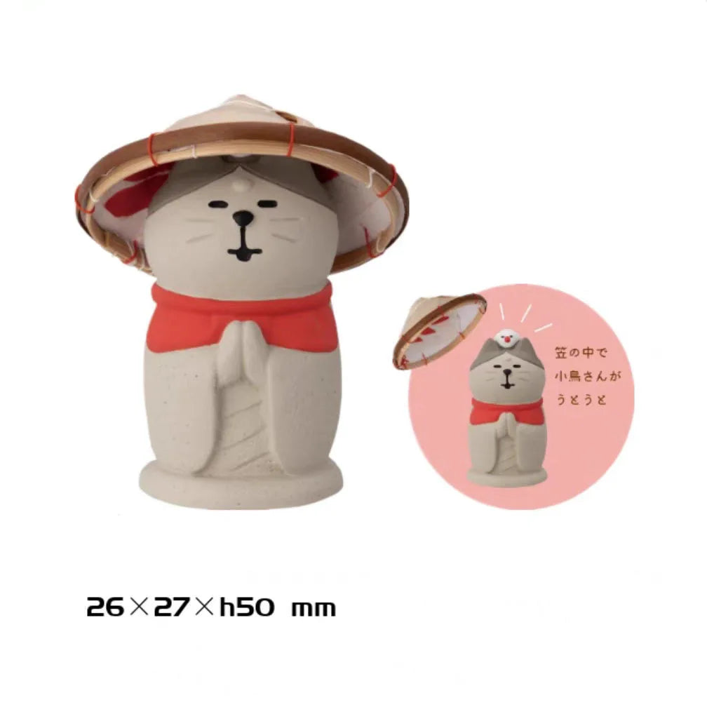 statuettes chats kawaii motifs japonais chapeaux bandoulières résine mignonne collectionnable