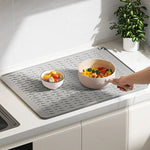 tapis cuisine gris rayures moderne adhésif assiettes cuillères verre bol 55x45cm 45x40cm