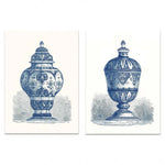 Deux images montrant des vases décoratifs en bleu et blanc avec des motifs floraux et ornementaux.
