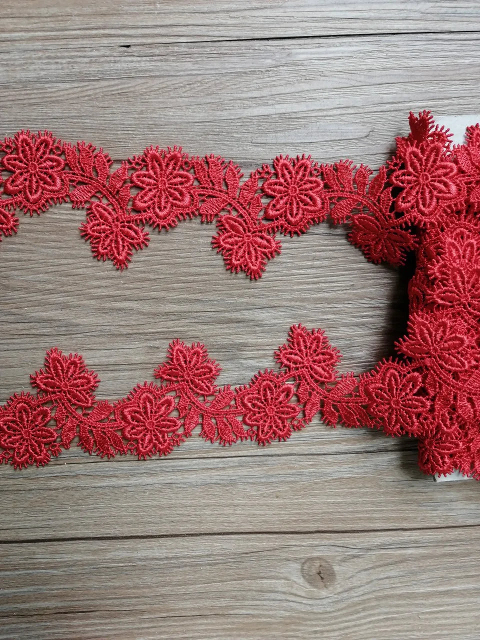 ruban dentelle rouge brodé fleurs 100 polyester largeur 4cm opacité artisanal decoration creation