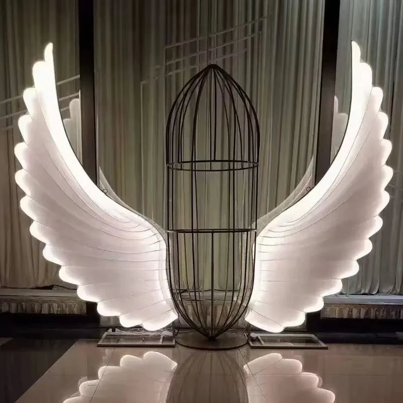 décoration mariage ailes lumineuses blanc nervures modernes pieds métal