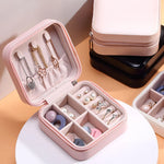 boîte bijoux velours beige portable moderne zippée rose blanche verte