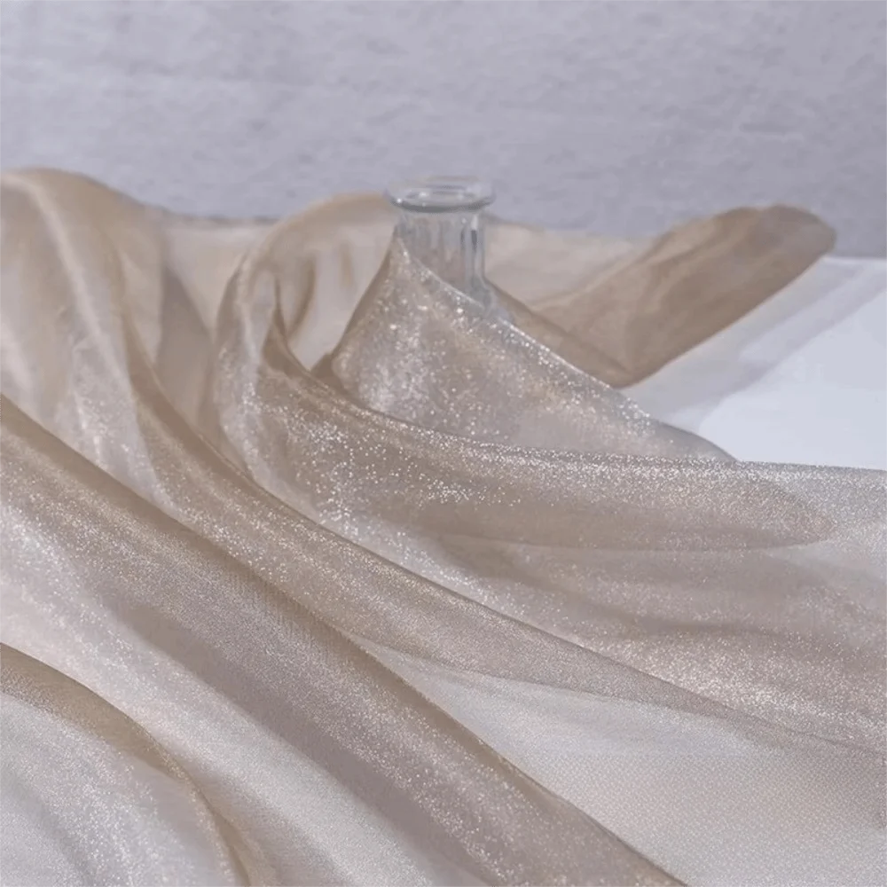 tissu polyester pailleté rouge doré beige rose élégant brillant translucide femme adulte